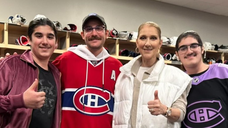 Eddy, Nelson et René-Charles Angelil posent avec Céline Dion