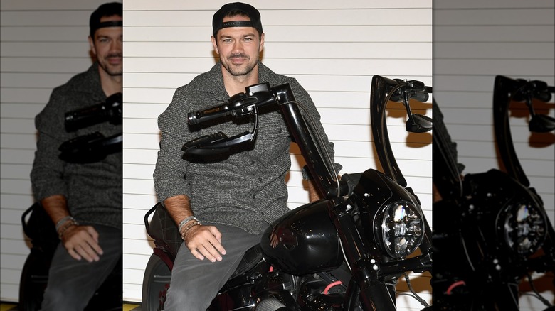 Ryan Paevey en moto