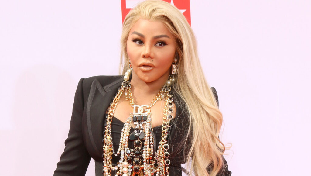 Lil' Kim a l'air si différente sans maquillage