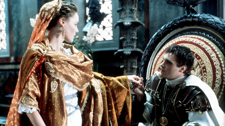 Connie Nielsen et Joaquin Phoenix en costume romain dans Gladiator