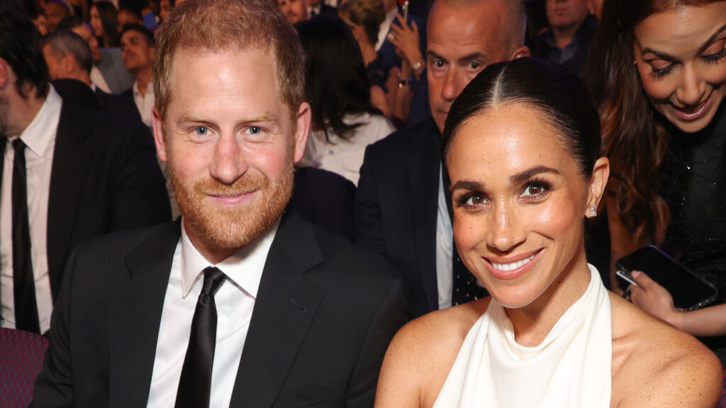 Le comportement décalé du prince Harry avec Meghan dans une nouvelle interview détériore leur image de mariage parfaite