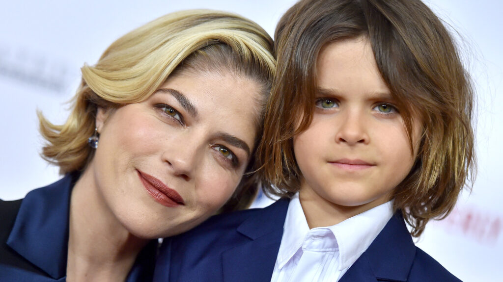 Arthur Saint Bleick, le seul enfant de Selma Blair, grandit si vite