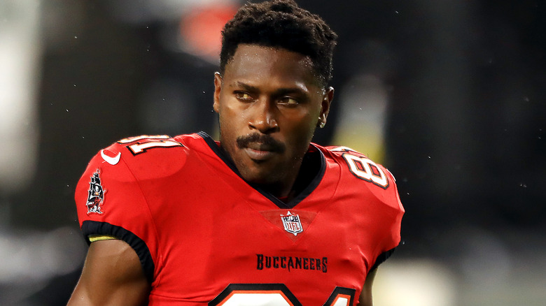 Antonio Brown sur le terrain avec le maillot des Buccaneers