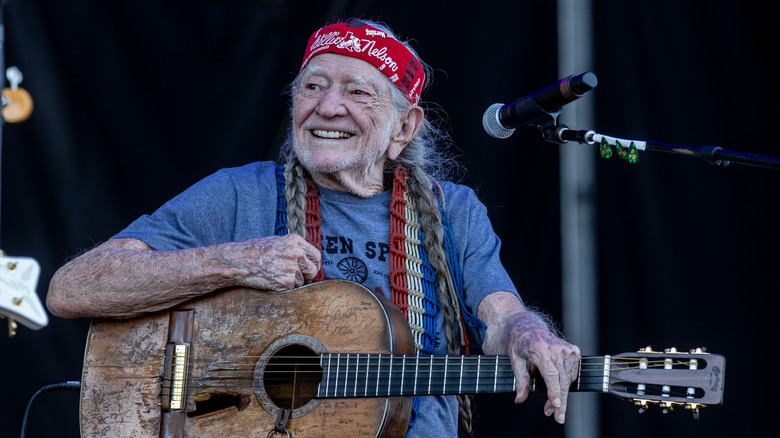 Willie Nelson souriant