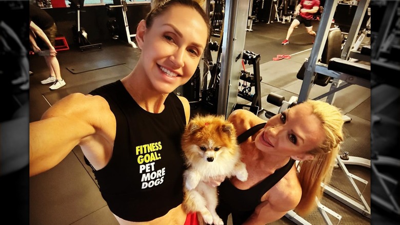 Lara Trump et son amie selfie au gymnase