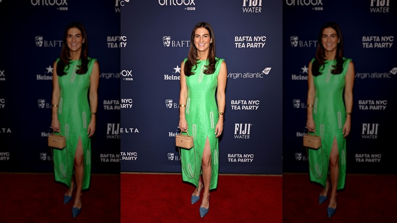 Kaitlan Collins porte une robe verte