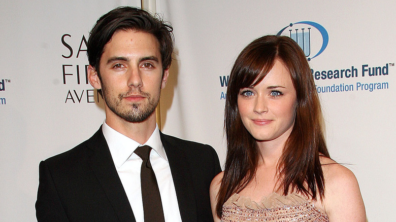 Alexis Bledel et Milo Ventimiglia posant