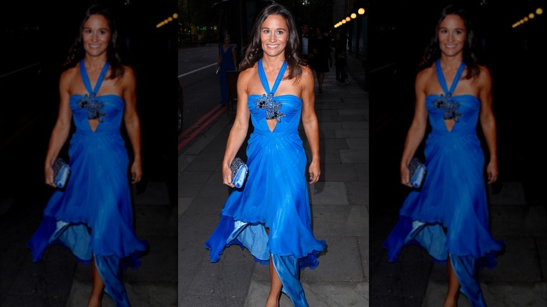 Pippa Middleton en bleu vif