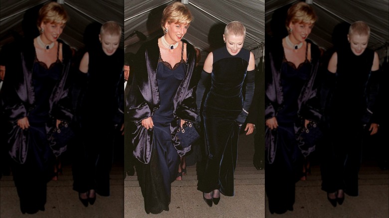 La princesse Diana et Liz Tilberis portent des robes sombres