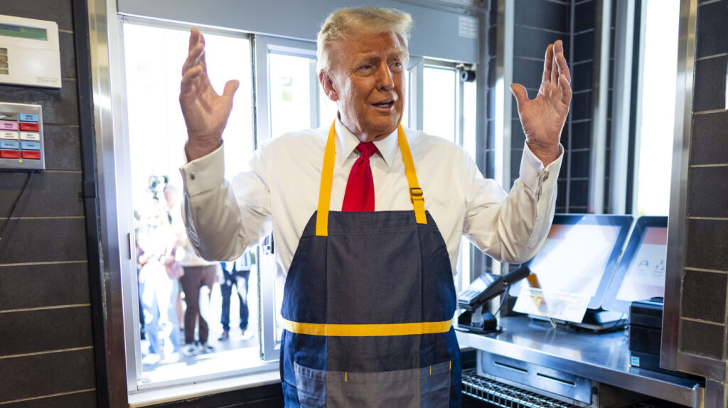 Nous avons offert à Donald Trump le relooking capillaire ultime chez McDonald's