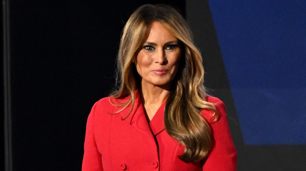 Nous avons relooké les cheveux de Melania Trump et Marla Maples et il est clair que Donald a un type