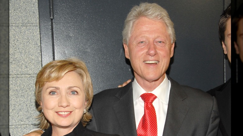 Cravate rouge d'Hillary Bill Clinton