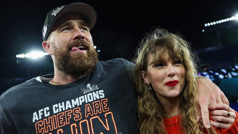 Travis Kelce et Taylor Swift célèbrent ensemble après un match de la NFL