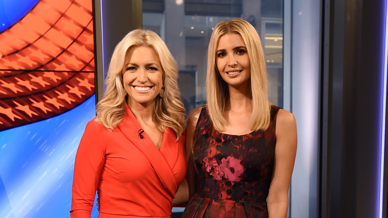 Ainsley Earhardt et Ivanka Trump posant ensemble