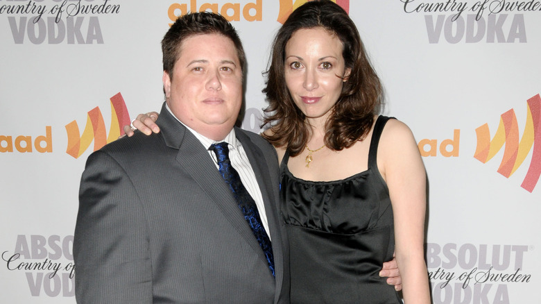 Chaz Bono posant avec Jennifer Elia