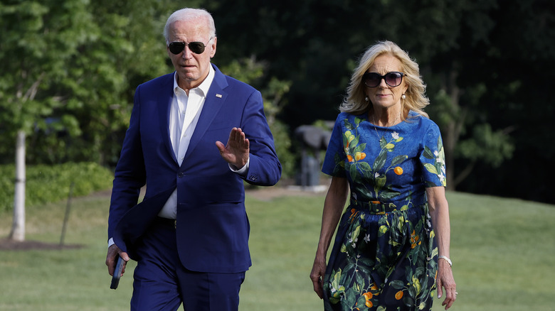 Jill et Joe Biden sur la pelouse