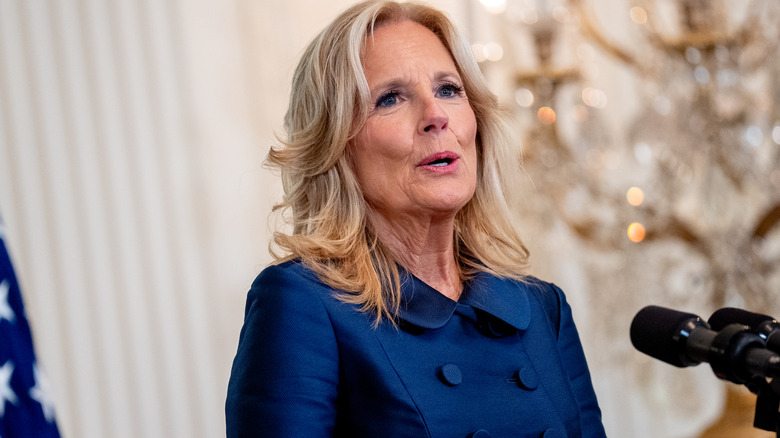 Jill Biden s'exprimant lors d'un événement