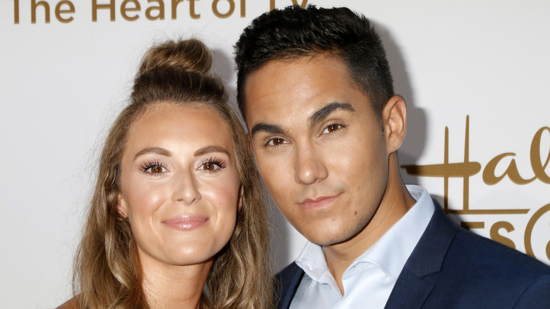 Alexa et Carlos PenaVega posent ensemble