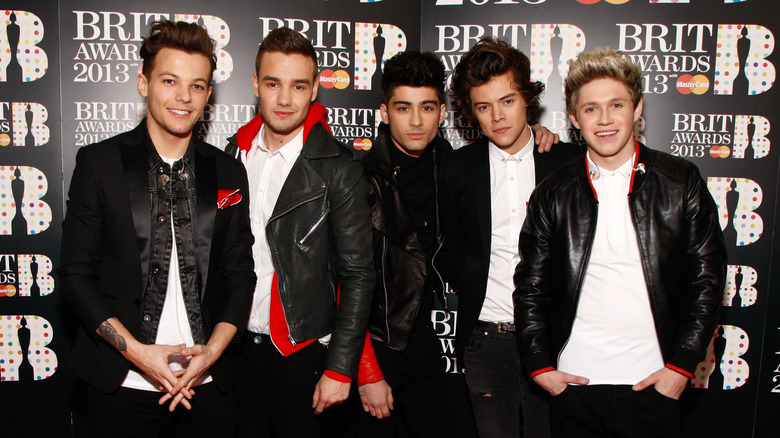 Les One Direction posent ensemble aux Brit Awards en 2013