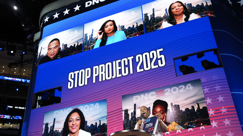 Kenan Thompson discute du projet 2025 à la Convention nationale démocrate