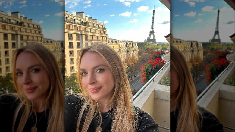 Lindsay Lohan avec la Tour Eiffel en arrière-plan