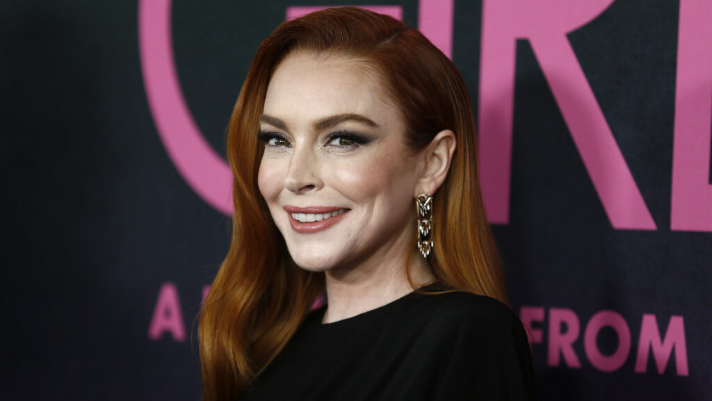 Un chirurgien plasticien a une version épicée des potins de Lindsay Lohan sur la chirurgie esthétique