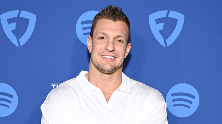 Rob Gronkowski sur un tapis rouge