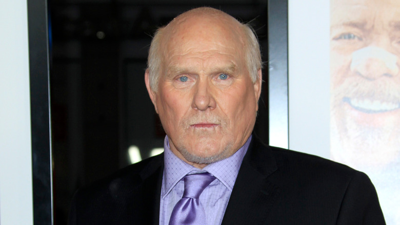 Terry Bradshaw sur un tapis rouge