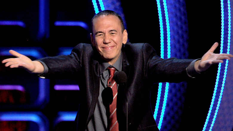 Gilbert Gottfried distribue le micro