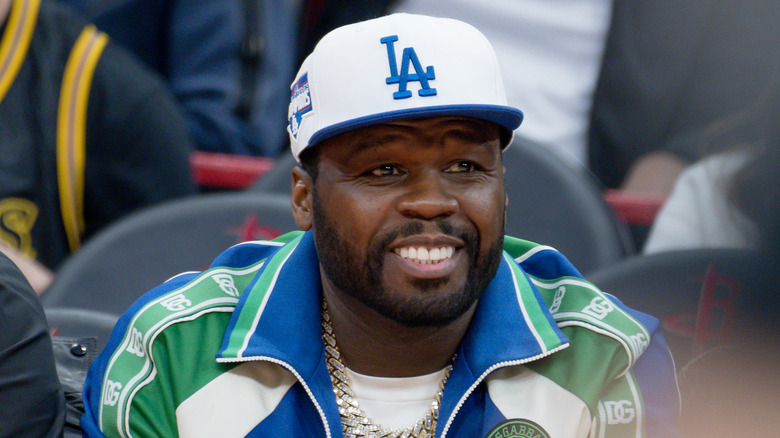 50 Cent portant une casquette de baseball des LA Dodgers