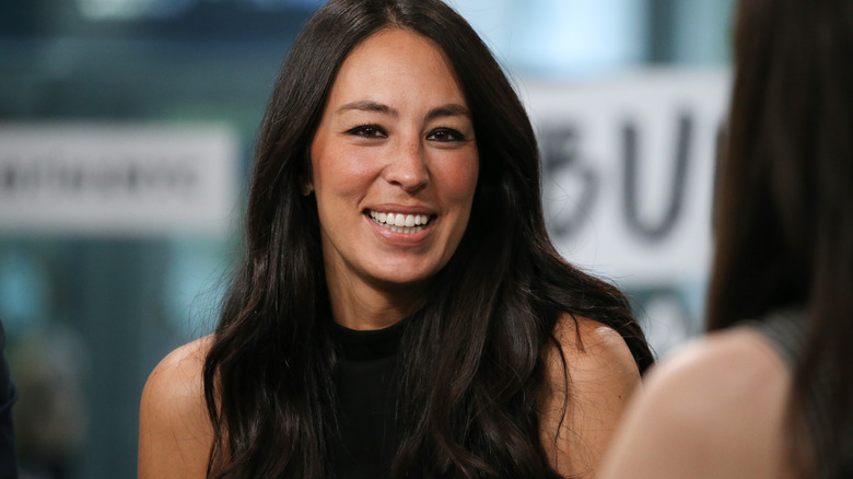 Joanna Gaines souriante