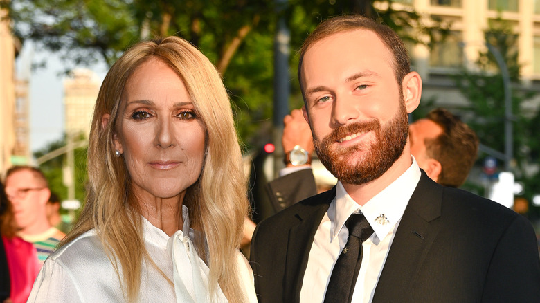 Céline Dion posant avec son fils René-Charles Angélil