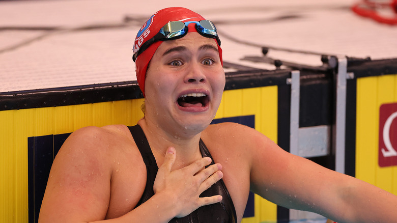 Luana Alonso dans la piscine