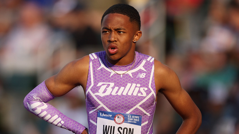 Quincy Wilson porte l'uniforme d'athlétisme Bullis