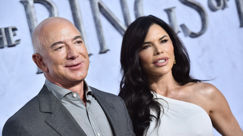 Lauren Sanchez et Jeff Bezos souriants