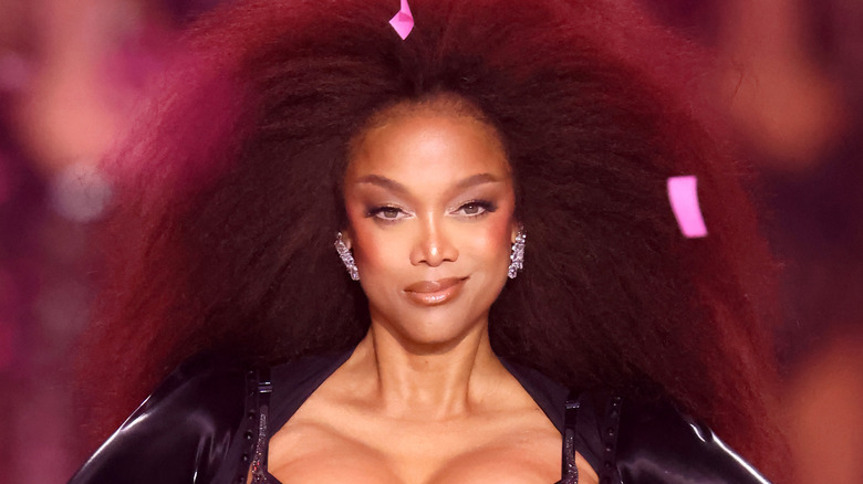 Tyra Banks souriante