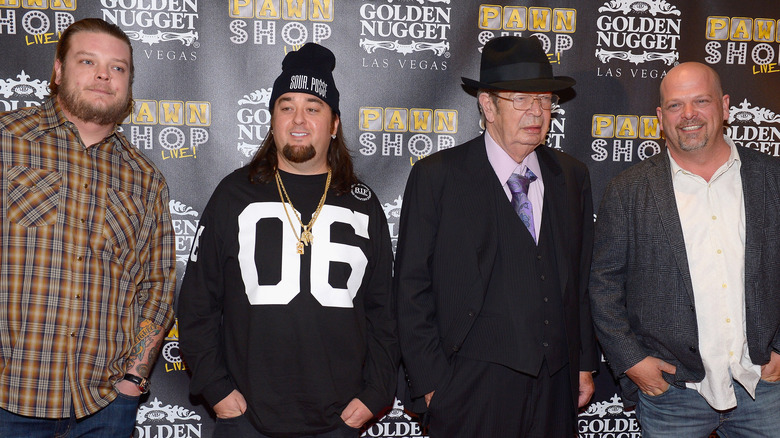 Le casting de Pawn Stars posant