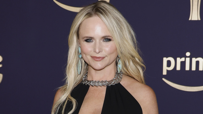 Miranda Lambert souriante