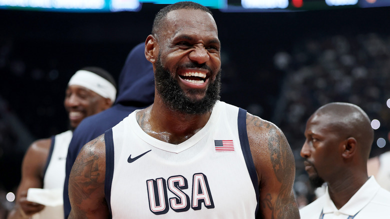 LeBron James souriant