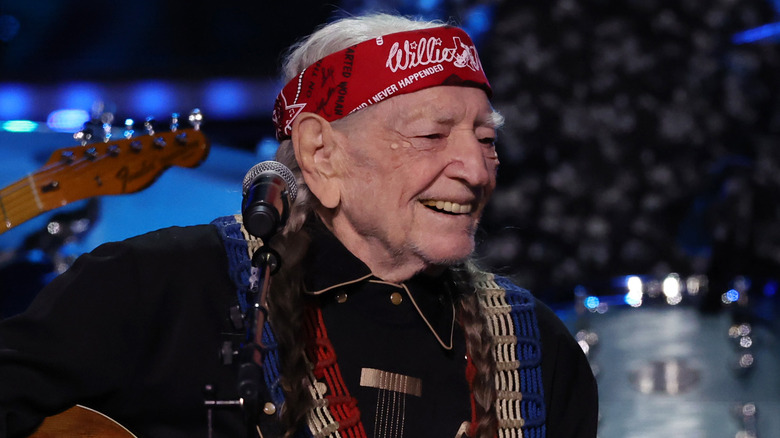 Willie Nelson souriant