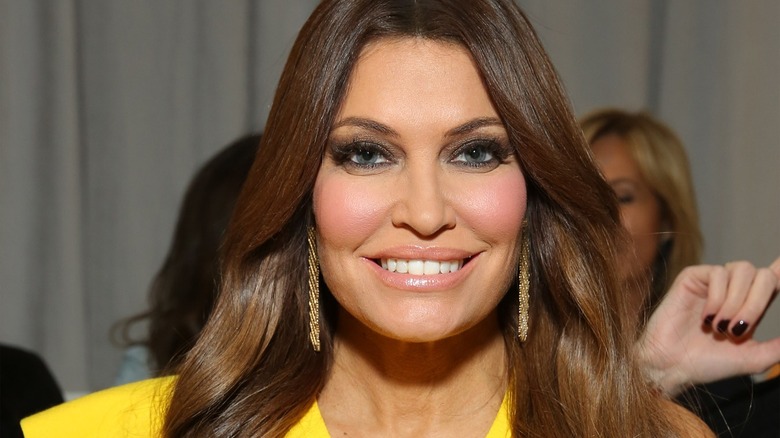 Kimberly Guilfoyle aux cheveux bruns