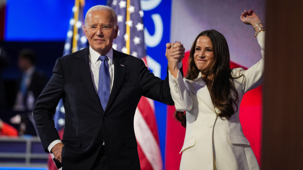 Ashley et Joe Biden à la DNC 2024 font parler d'Ivanka et Donald pour de mauvaises raisons