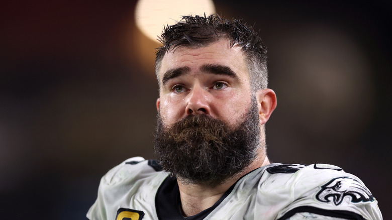 Jason Kelce pendant le match des éliminatoires de la NFL Wild Card