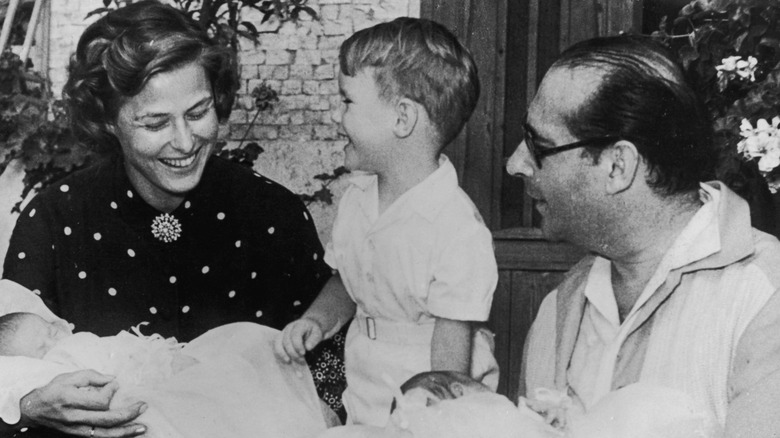 Isabella Rossellini, Ingrid Bergman, Roberto Rossellini et bébé riant ensemble