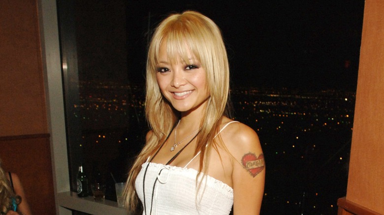 Tila Tequila vêtue de blanc