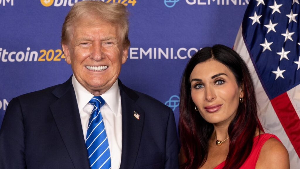 « Dégoûté » : l'obsession de Laura Loomer en matière de chirurgie plastique aurait donné la raclée à Trump