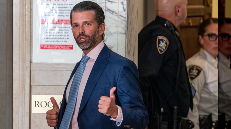 Donald Trump Jr. lève le pouce