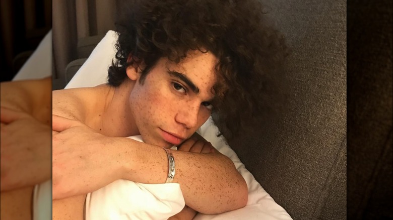 Cameron Boyce pose pour un autoportrait