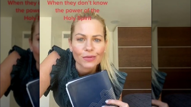 Candace Cameron Bure dans une vidéo TikTok avec Bible