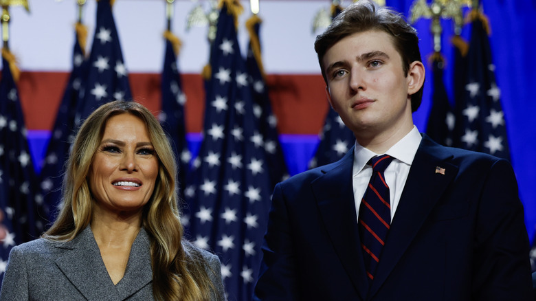 Melania Trump et Barron Trump souriant